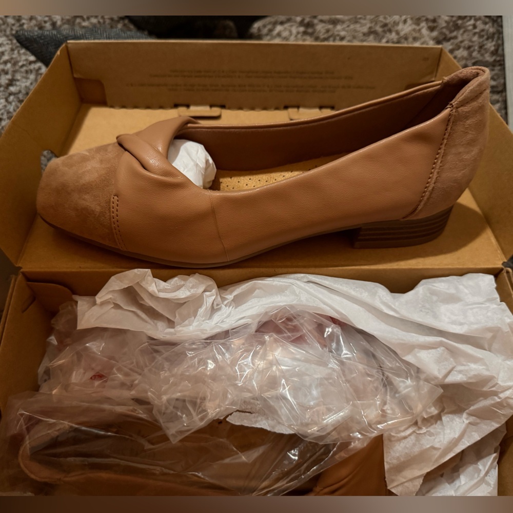 NWT Clarks Tilmont Dalia Tan Flats with Twisted Strap - Picture 3 of 12